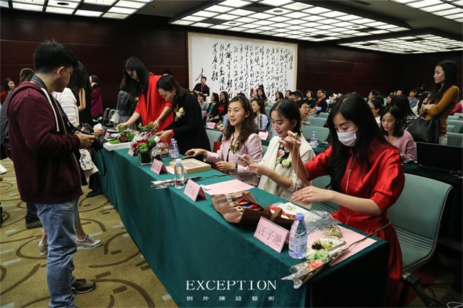 “十雅”魅力綻放，你們注意到女神手上的藍(lán)色錦魚了嗎？-別墅設(shè)計(jì),軟裝設(shè)計(jì),室內(nèi)設(shè)計(jì),豪宅設(shè)計(jì),深圳例外軟裝設(shè)計(jì)公司